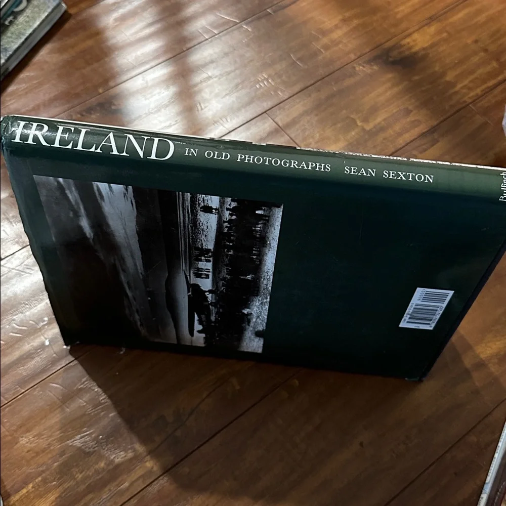Ireland: Photographs 1840-1930 by Carey Schofield (1994-10-17) HC book